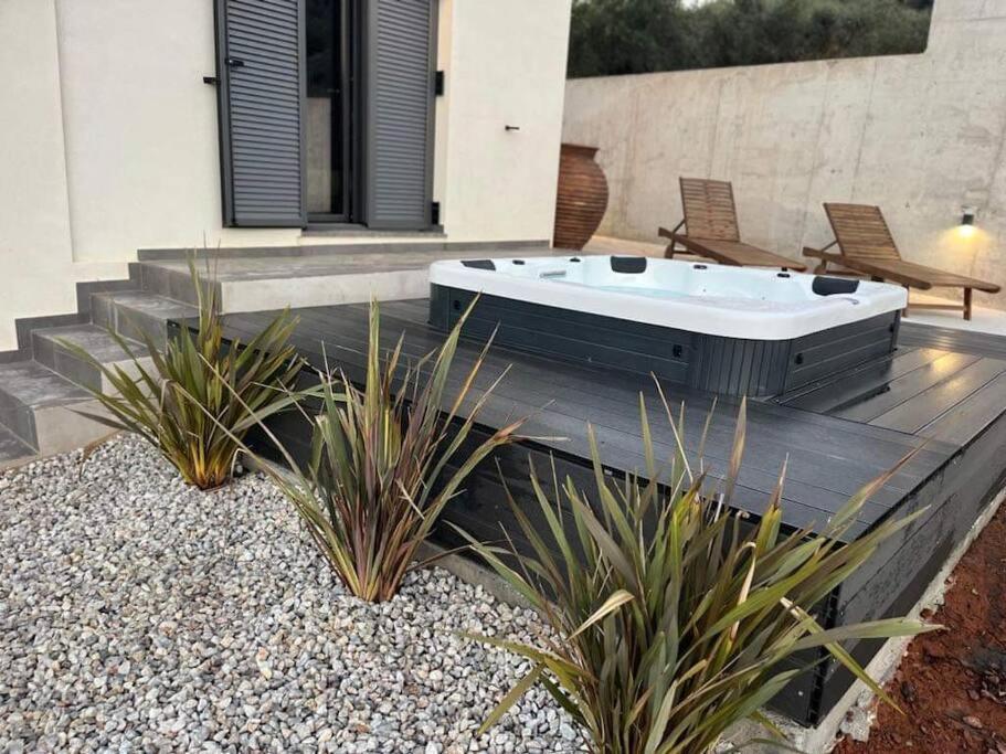 Ek Ornelakis, Luxury Country House With Jacuzzi Hanya Dış mekan fotoğraf